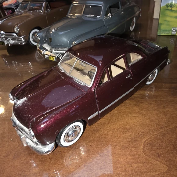 Classic Die-Cast Car Model Set - Blue, Brown, Maroon - Picture 1 of 8